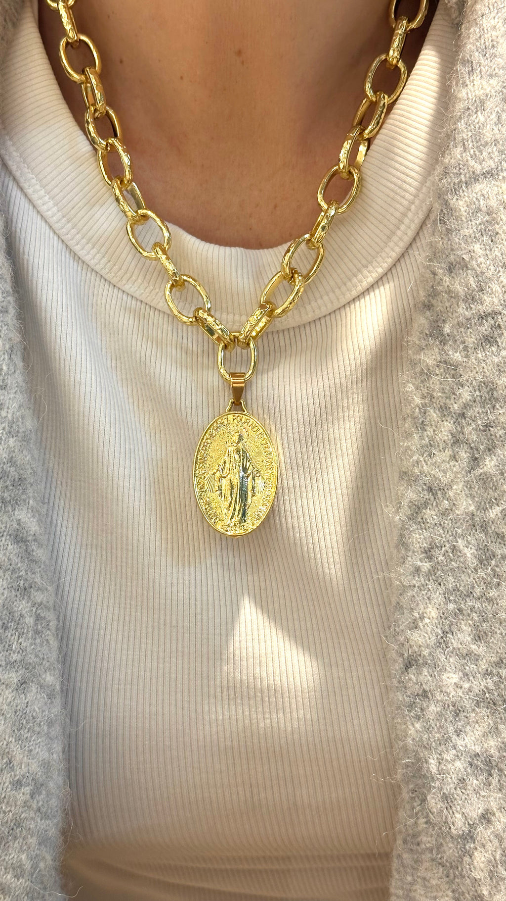 Collar Virgen de los Rayos maxi