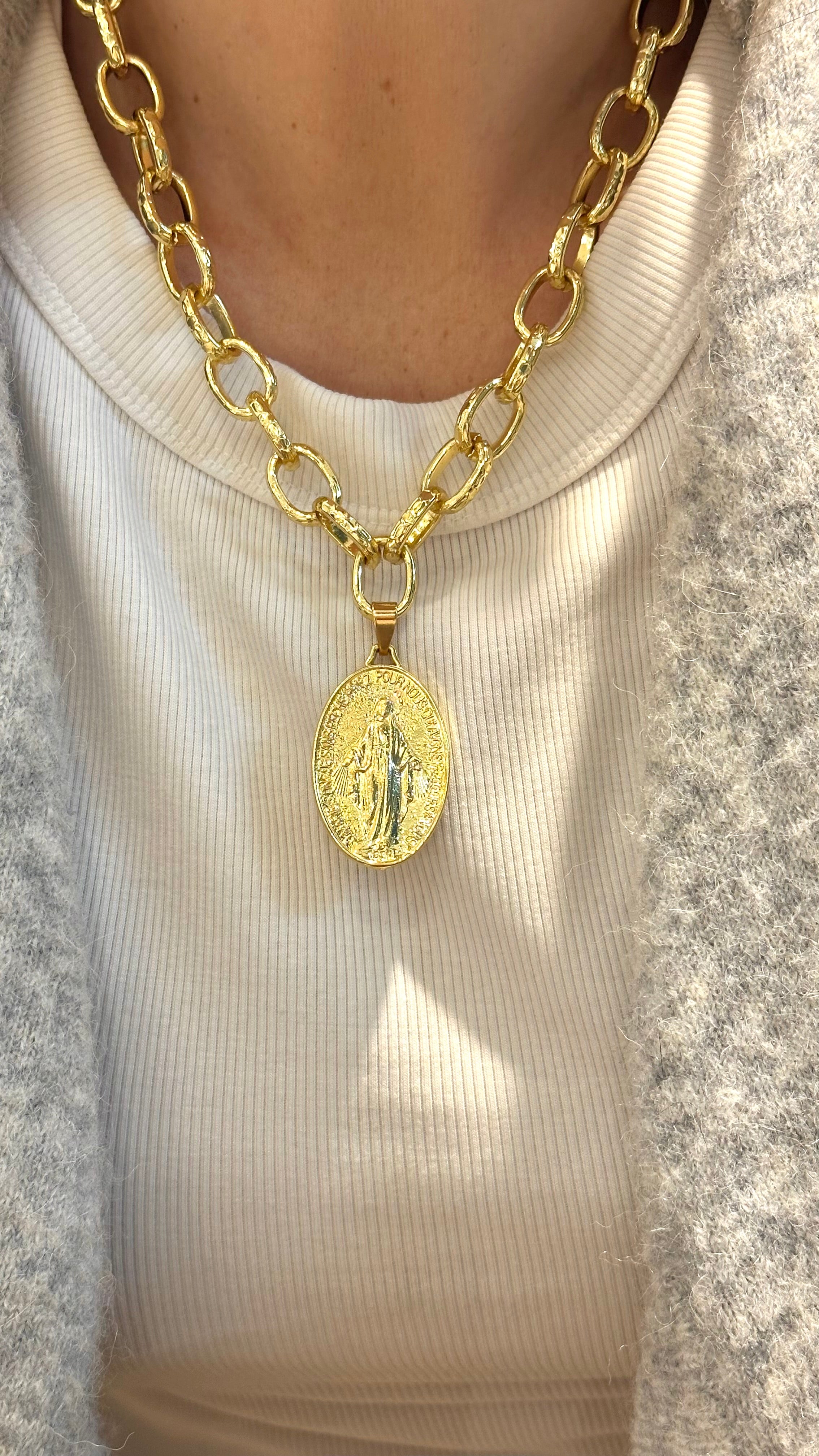Collar Virgen de los Rayos maxi