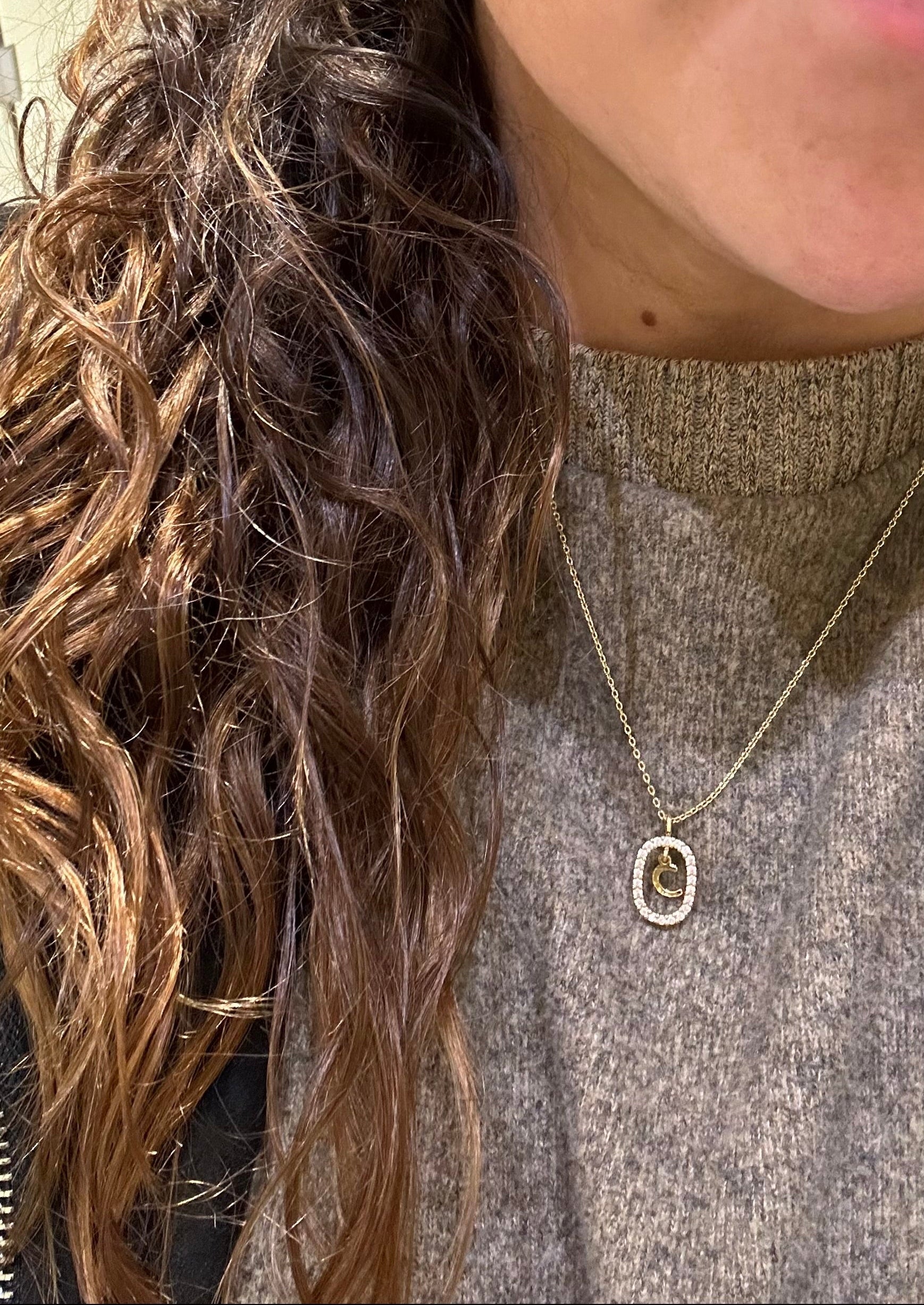 Collar Inicial gold