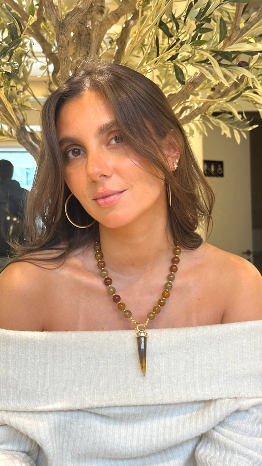 Collar gran cuerno piedras